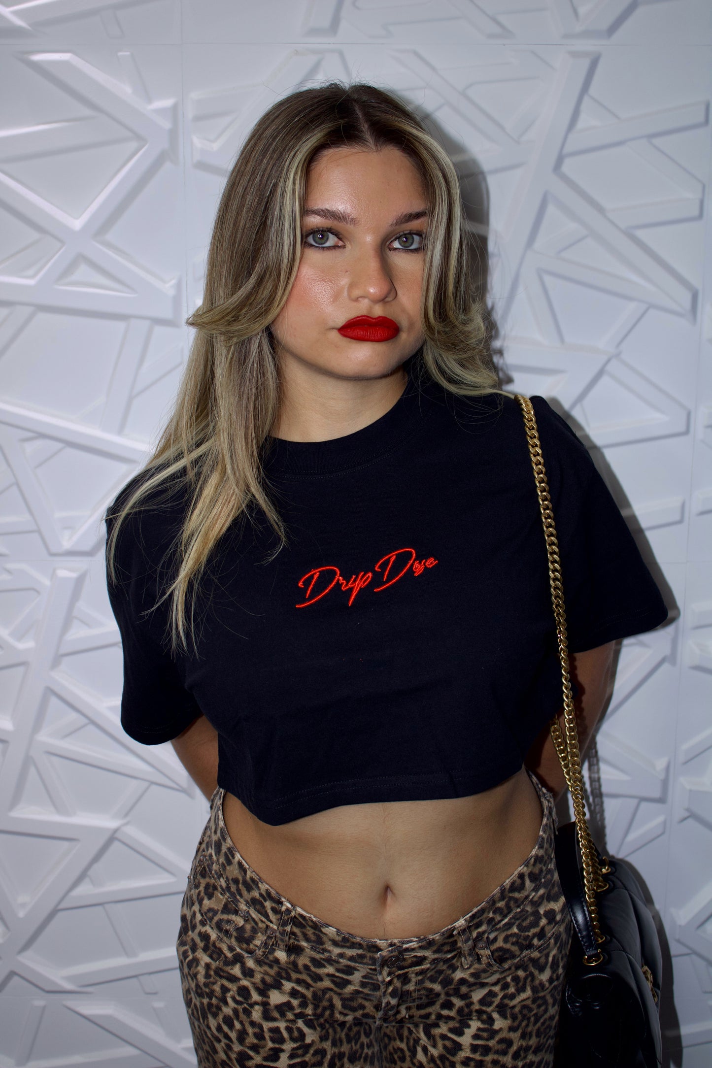 Embroidered cursive crop top 💋