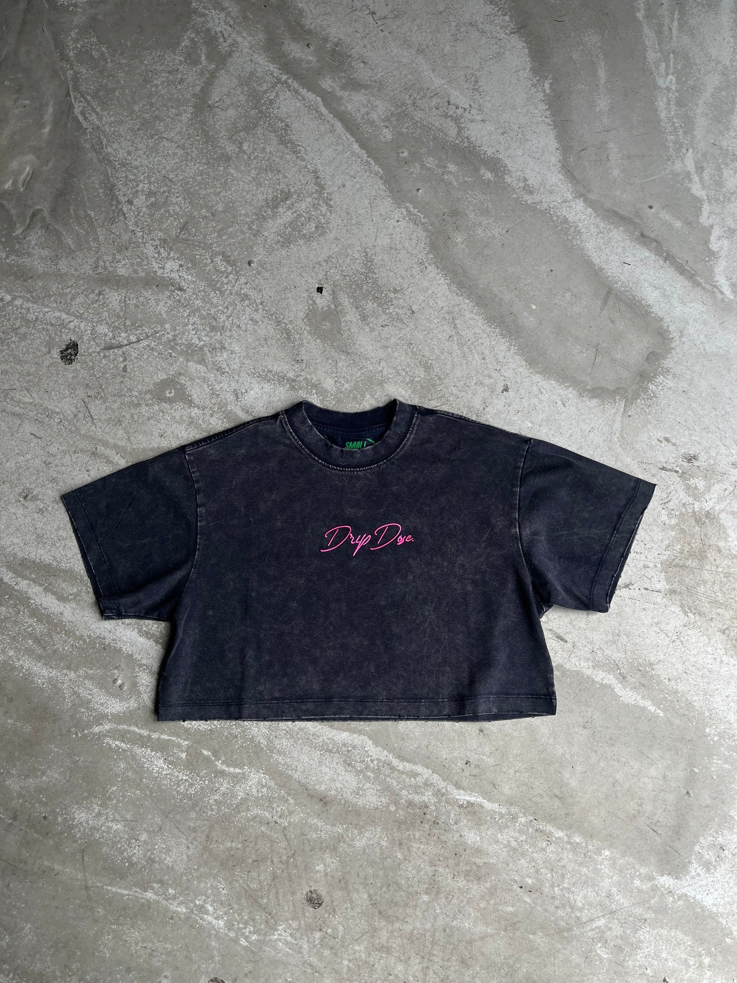 Cursive Logo Embroidered Wmns Crop Top (Navy/Pink)