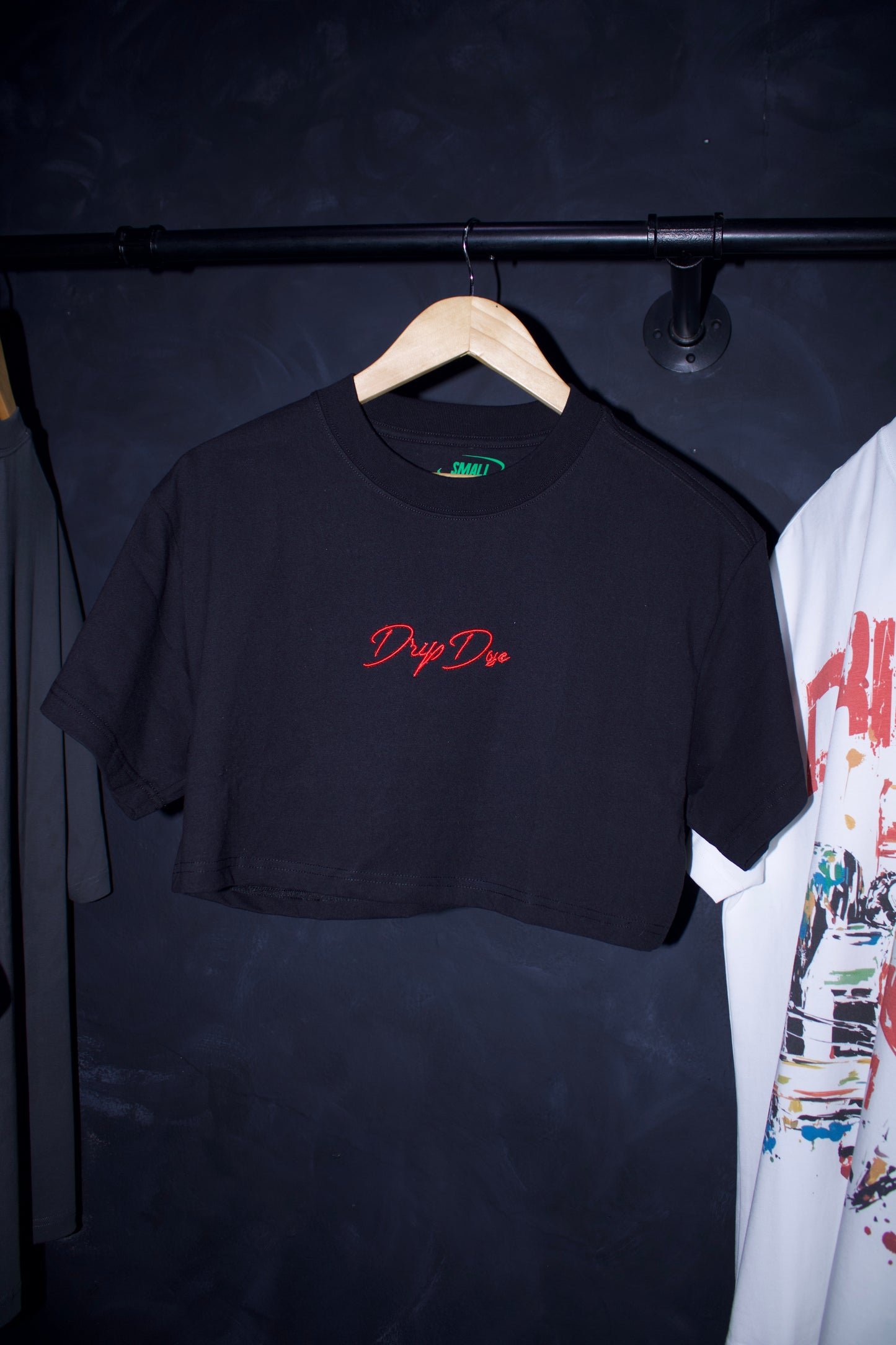 Embroidered cursive crop top 💋
