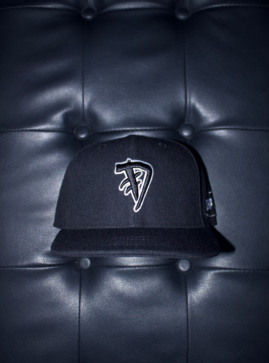 *ALL BLACK SNAPBACK